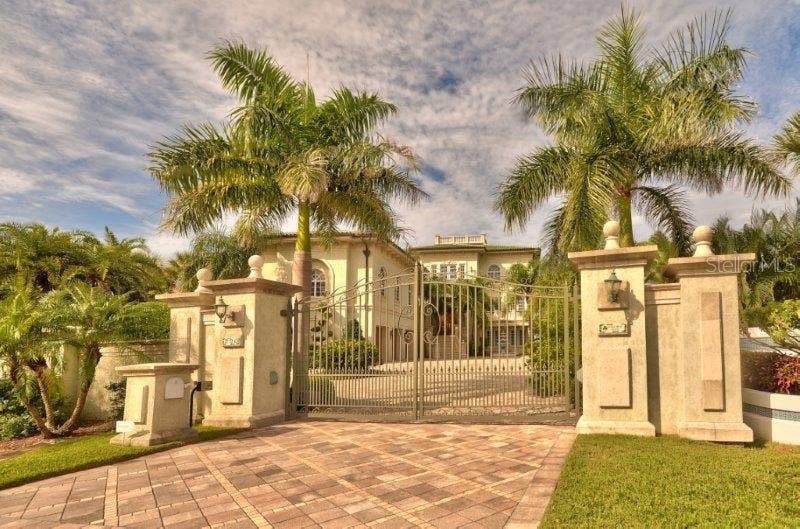 Property photo for 220 GULF BOULEVARD, #8, Belleair Beach, FL