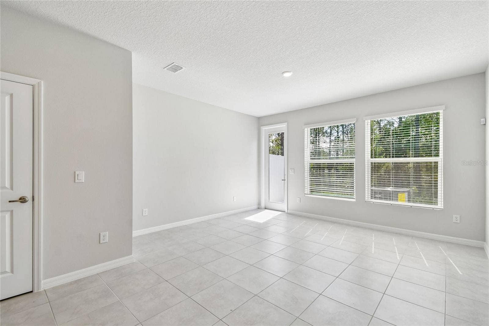 1124 WILD CREST LANE, Daytona Beach, FL 32117