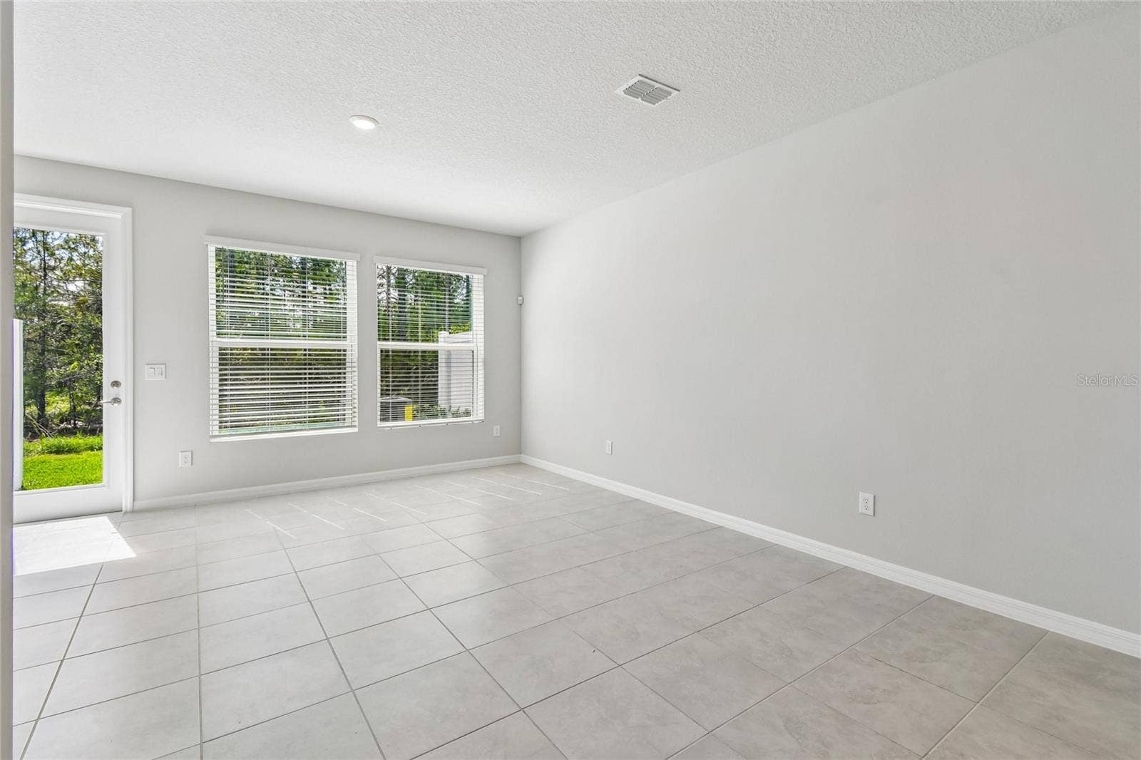 1124 WILD CREST LANE, Daytona Beach, FL 32117