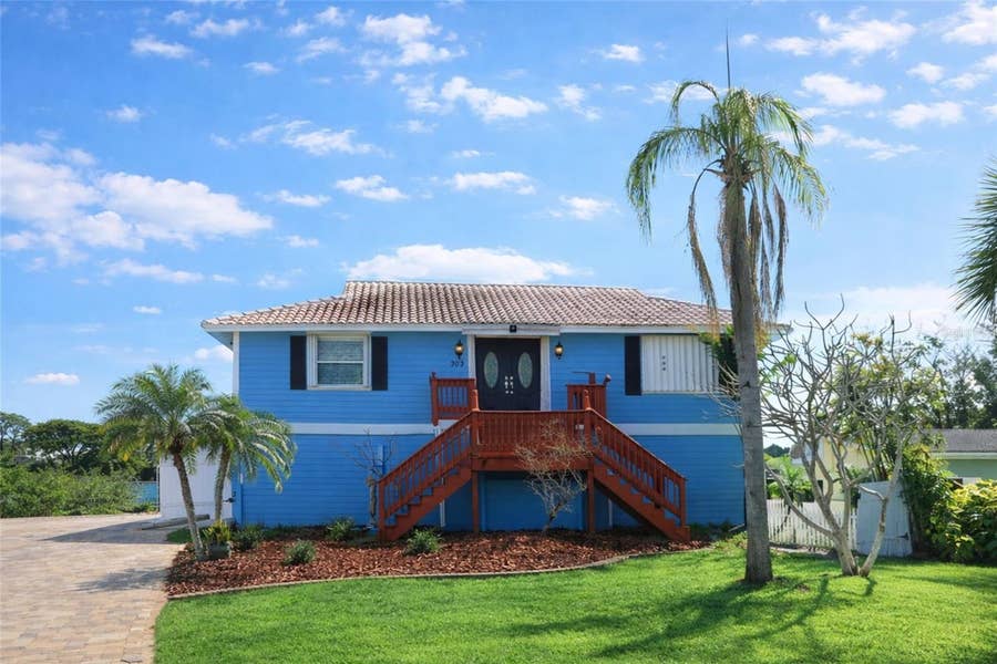 Property photo for 303 LAGOON DRIVE, Palm Harbor, FL