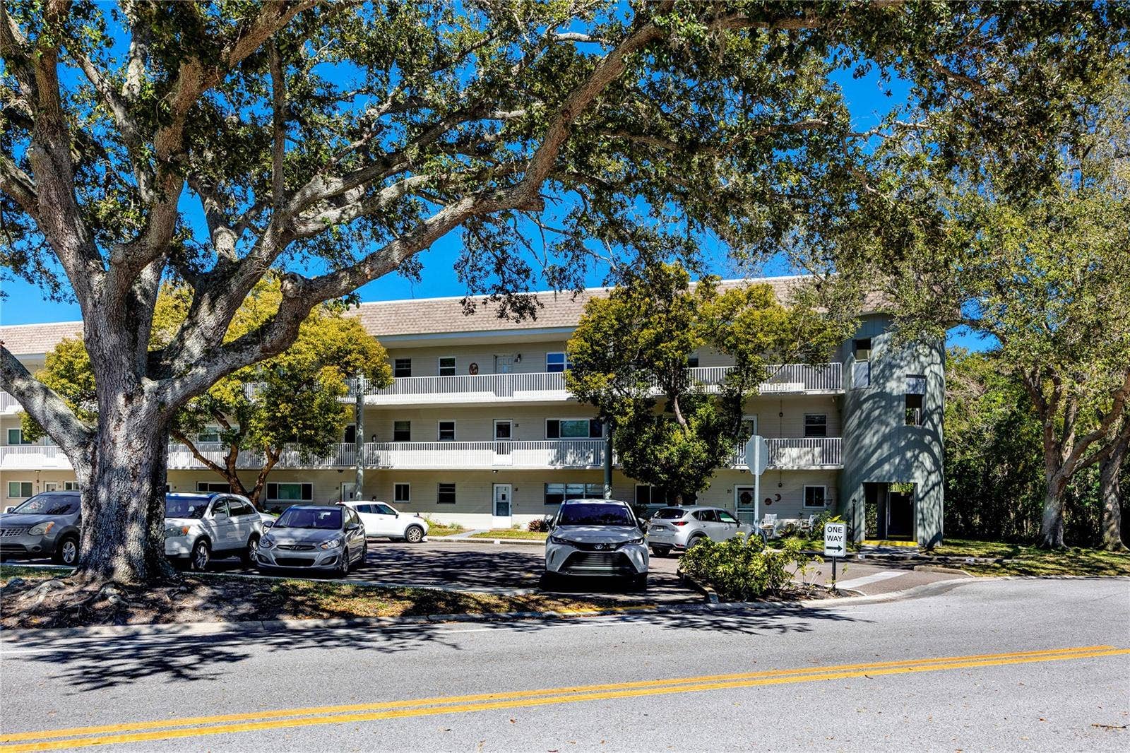 2440 WORLD PARKWAY BOULEVARD, #38, Clearwater, FL 33763 2440 WORLD PARKWAY BOULEVARD, #38, Clearwater, FL 33763
