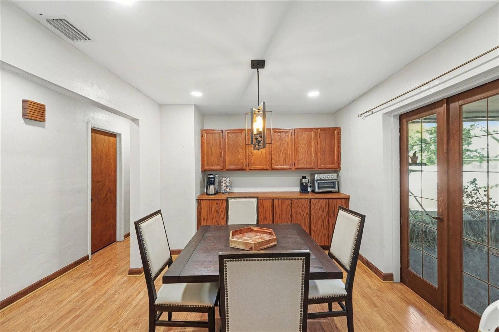 5967 102ND AVENUE N, Pinellas Park, FL 33782 Dining