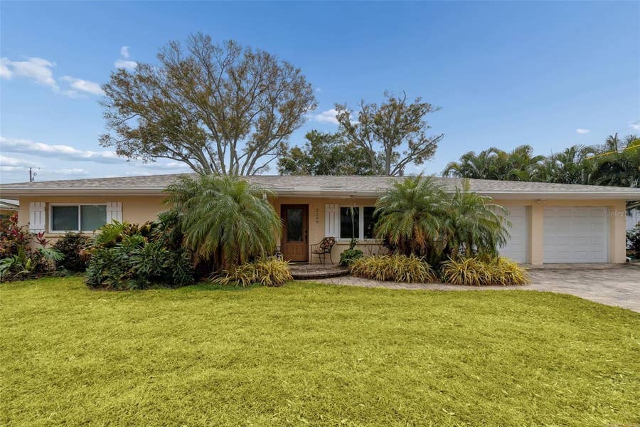 Property photo for 2268 INDIAN AVENUE N, Belleair Bluffs, FL