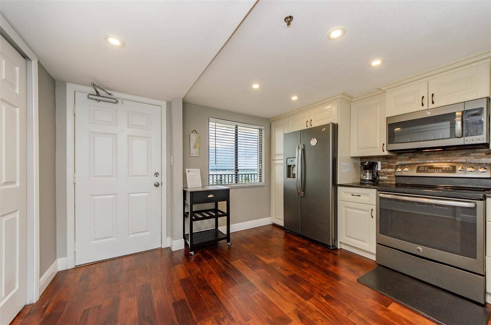 1250 GULF BOULEVARD, #703, Clearwater Beach, FL 33767 1250 GULF BOULEVARD, #703, Clearwater Beach, FL 33767