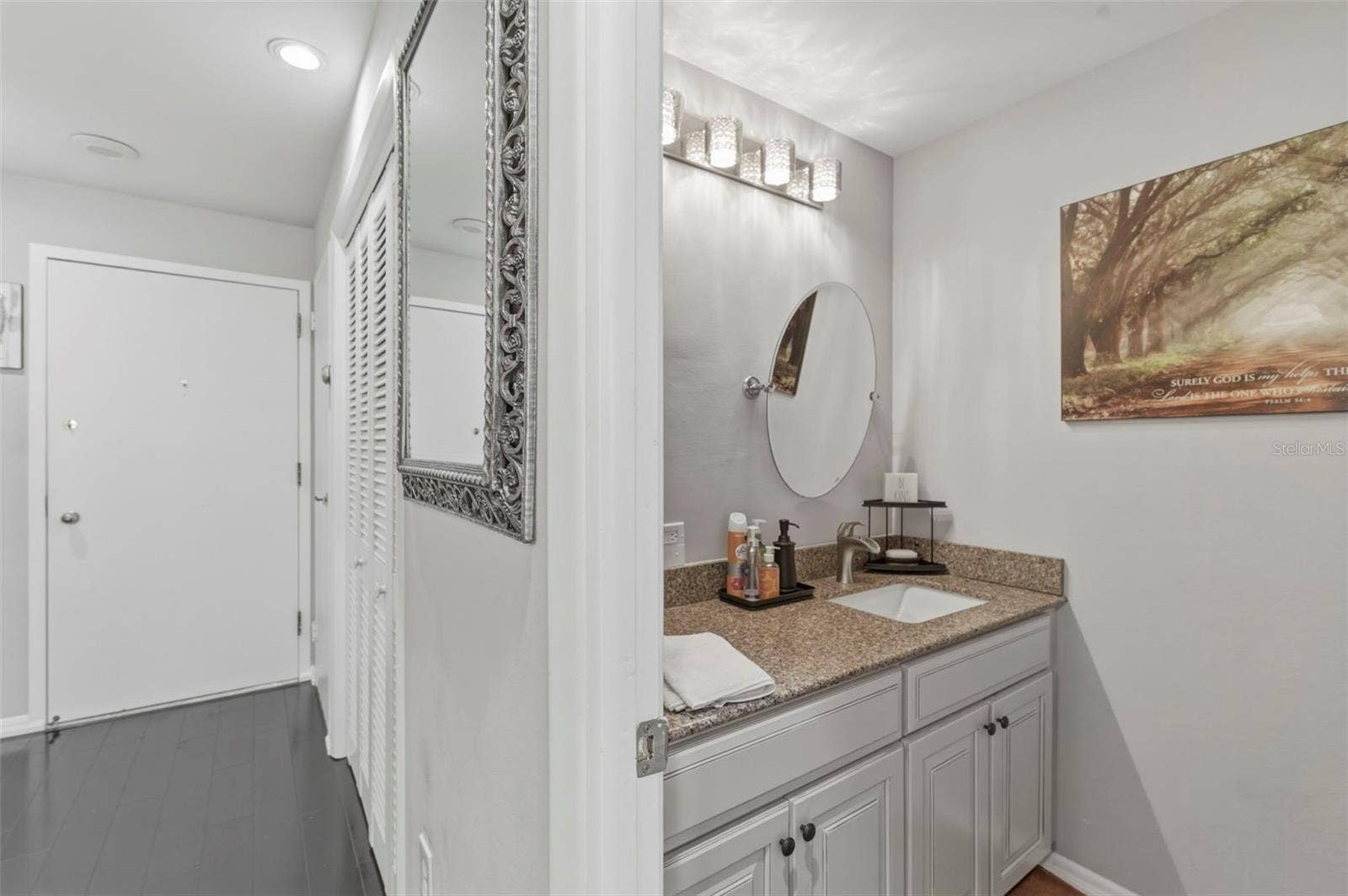 1 BEACH DRIVE SE, #1109, St Petersburg, FL 33701 Half Bathroom