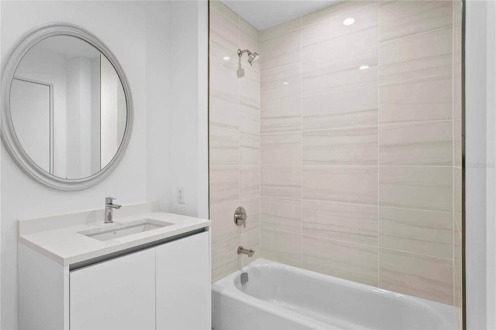 400 CENTRAL AVENUE, #2806, St Petersburg, FL 33701 Ensuite Bathroom 3