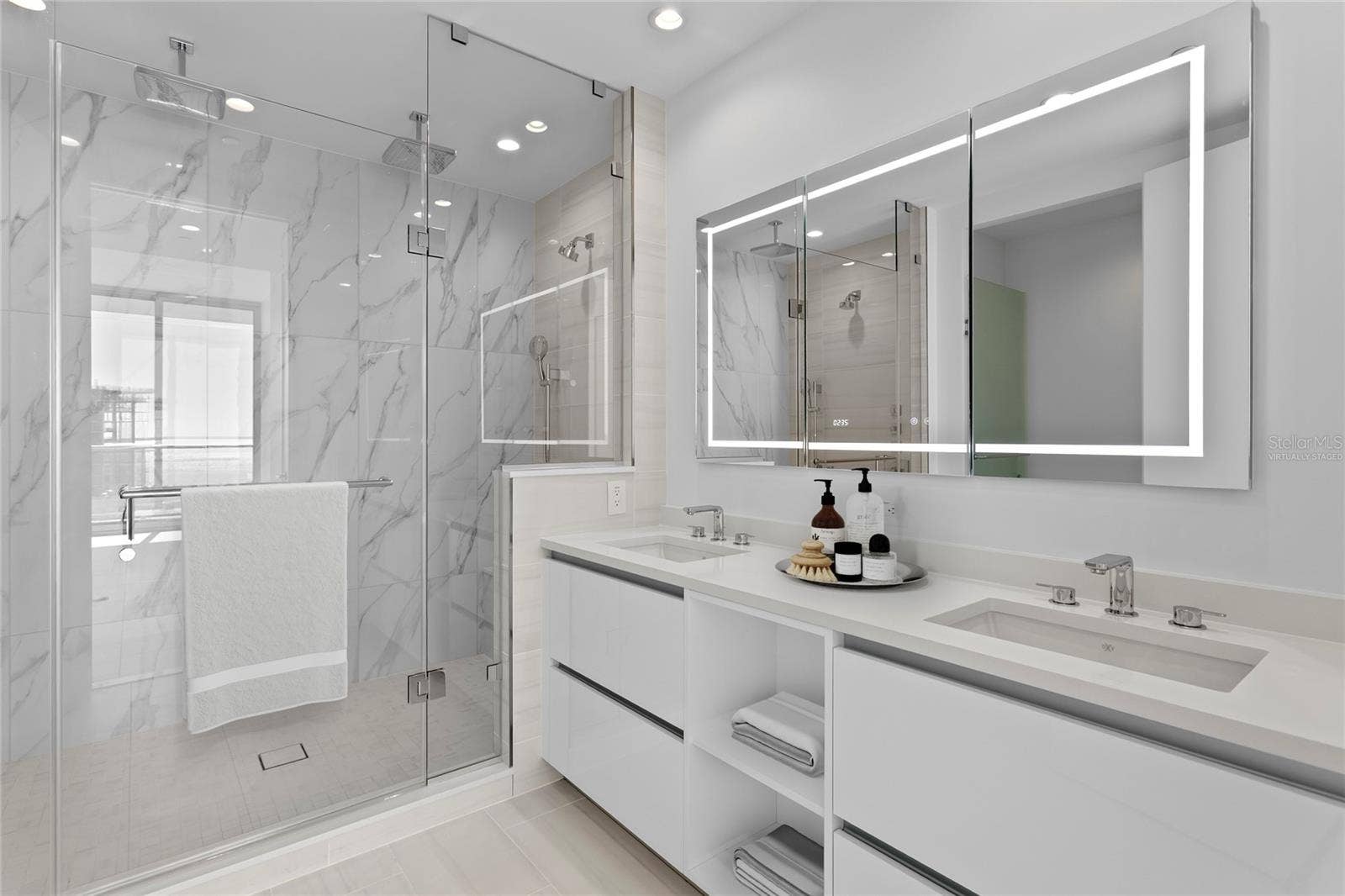 400 CENTRAL AVENUE, #2806, St Petersburg, FL 33701 Virtually Staged - Primary Bathroom