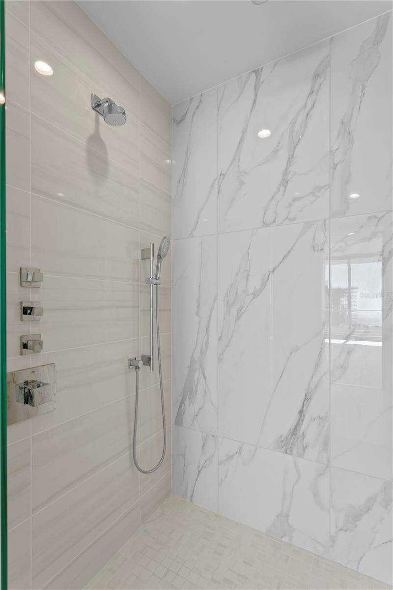 400 CENTRAL AVENUE, #2806, St Petersburg, FL 33701 Primary Bathroom