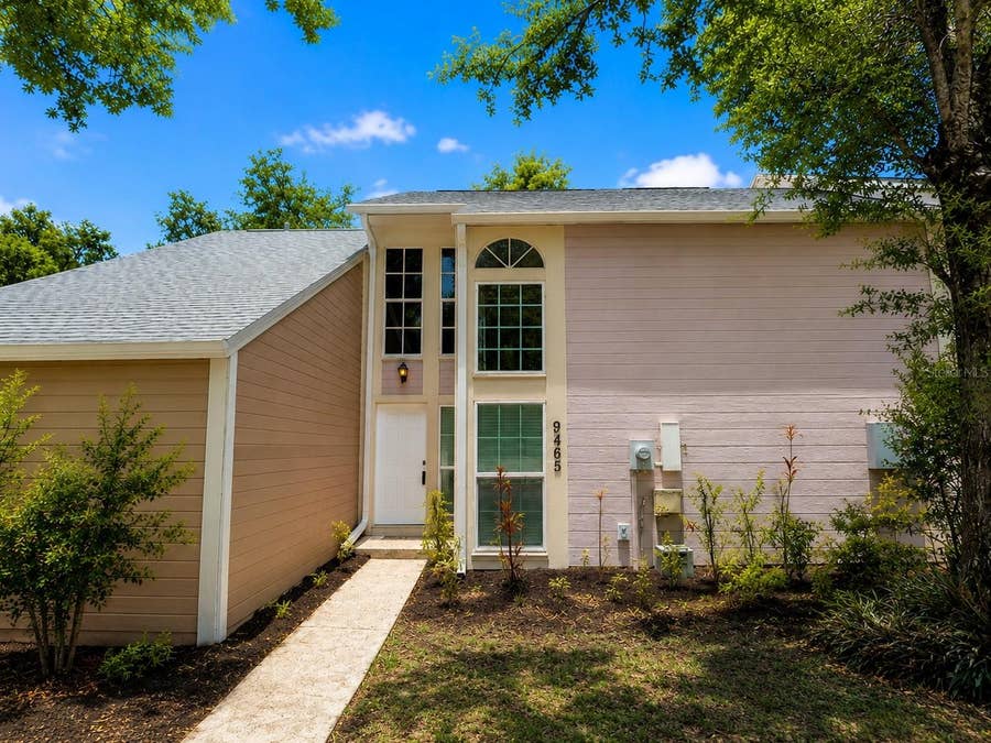 Property photo for 9465 FOREST HILLS CIRCLE, Tampa, FL