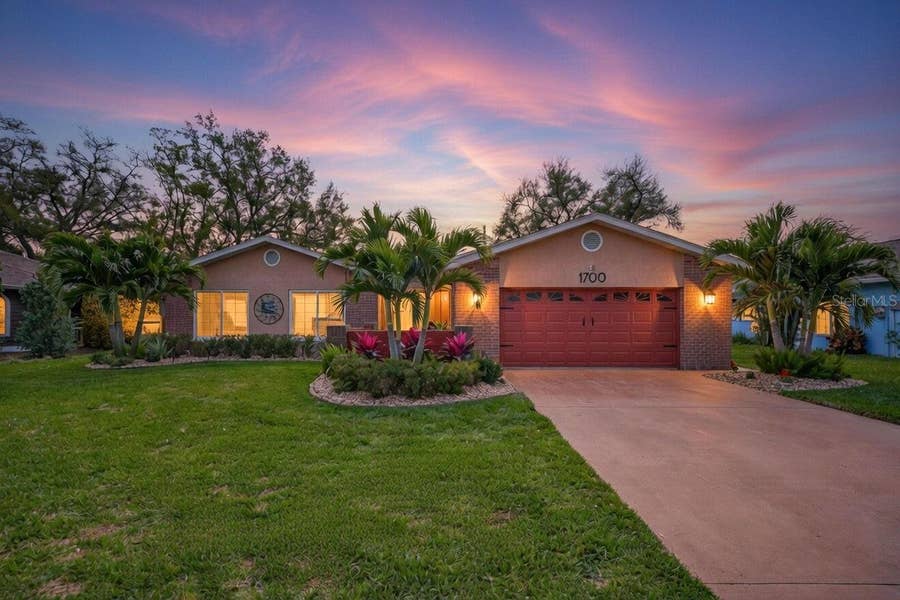 Property photo for 1700 GLEN LAKES BOULEVARD N, St Petersburg, FL