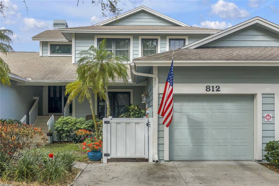 Property photo for 812 AMELIA COURT NE, St Petersburg, FL