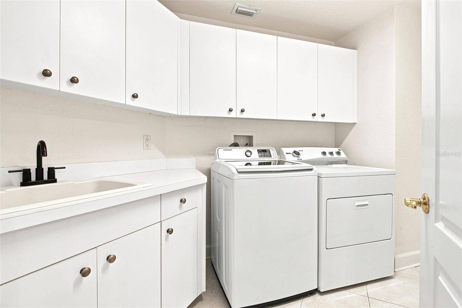 100 BEACH DRIVE NE, #1501, St Petersburg, FL 33701 100 BEACH DRIVE NE, #1501, St Petersburg, FL 33701