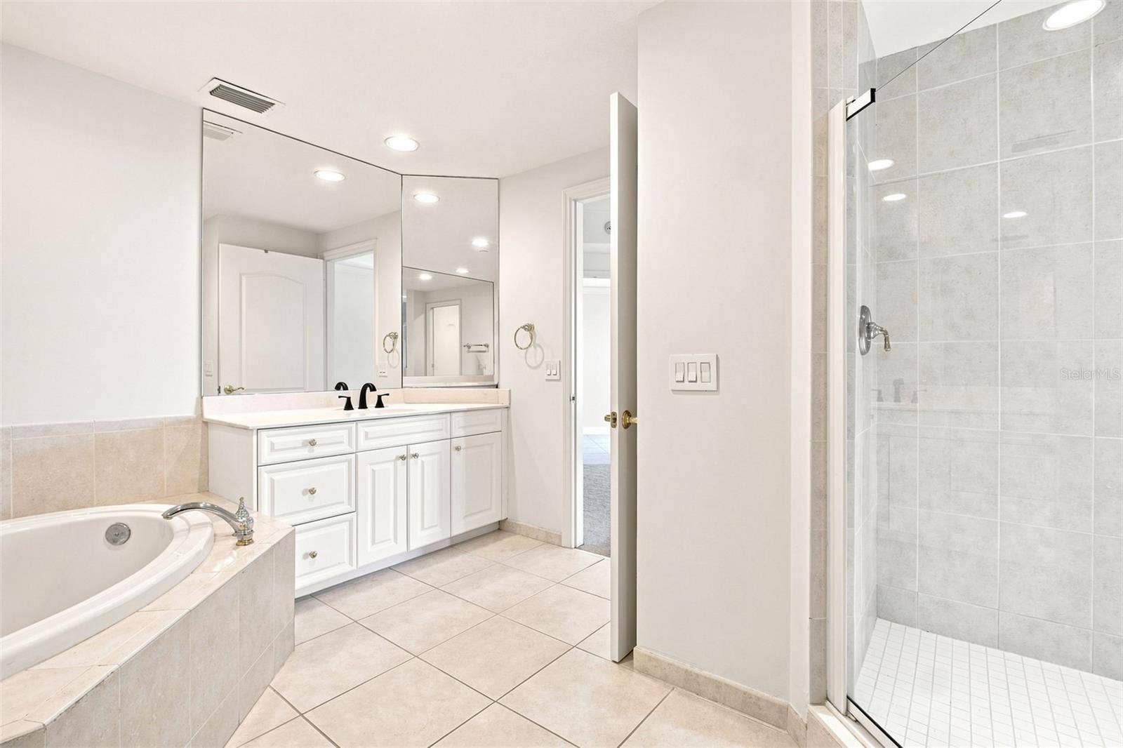 100 BEACH DRIVE NE, #1501, St Petersburg, FL 33701 100 BEACH DRIVE NE, #1501, St Petersburg, FL 33701