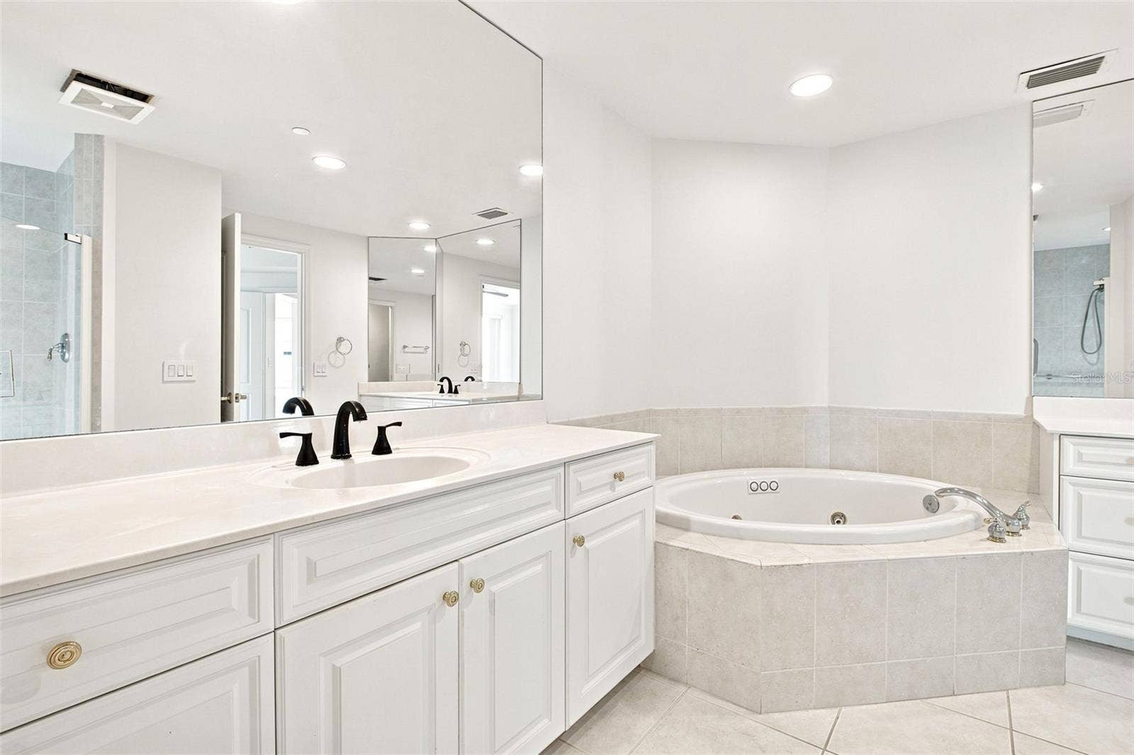 100 BEACH DRIVE NE, #1501, St Petersburg, FL 33701 100 BEACH DRIVE NE, #1501, St Petersburg, FL 33701