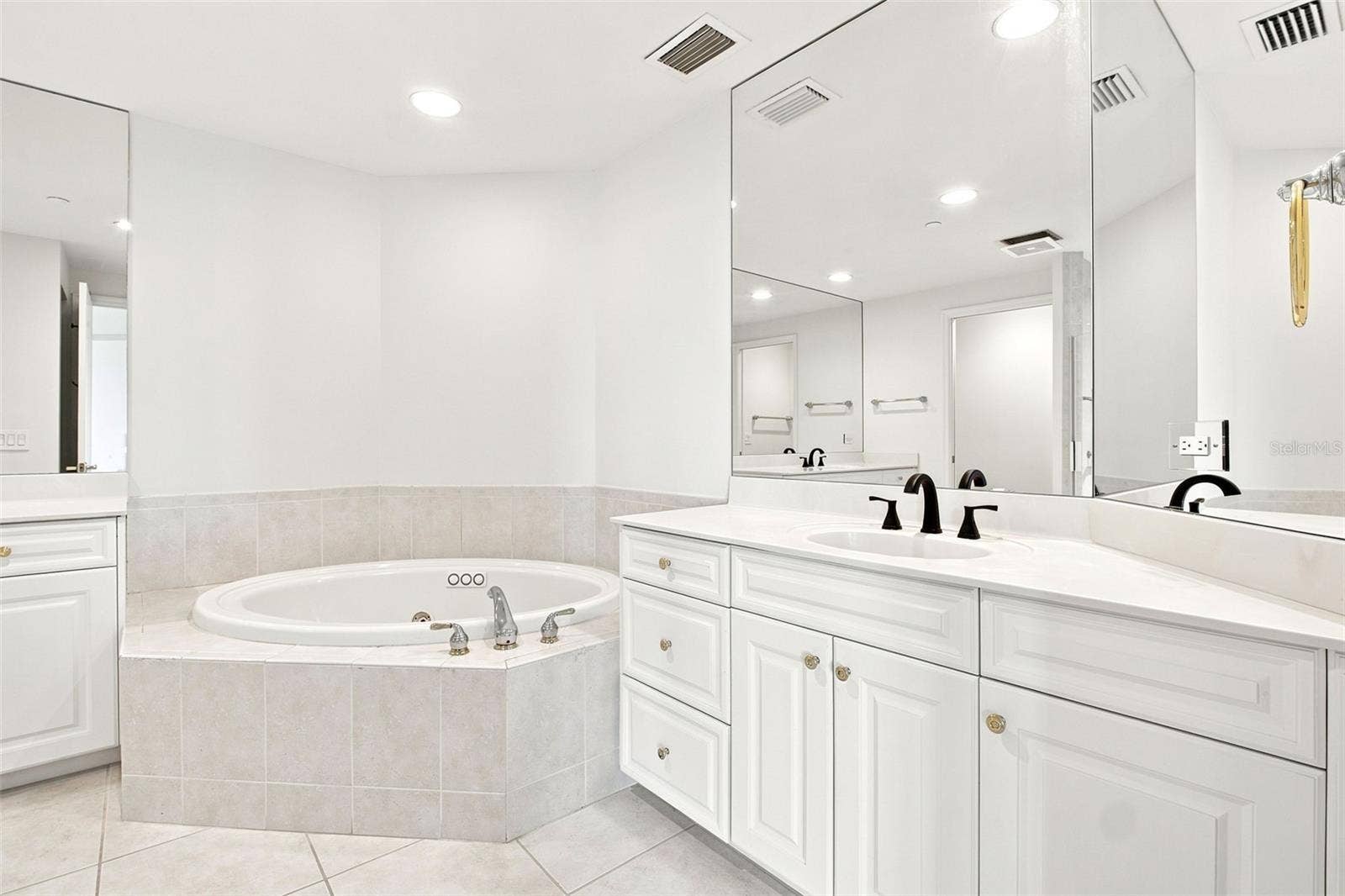 100 BEACH DRIVE NE, #1501, St Petersburg, FL 33701 100 BEACH DRIVE NE, #1501, St Petersburg, FL 33701