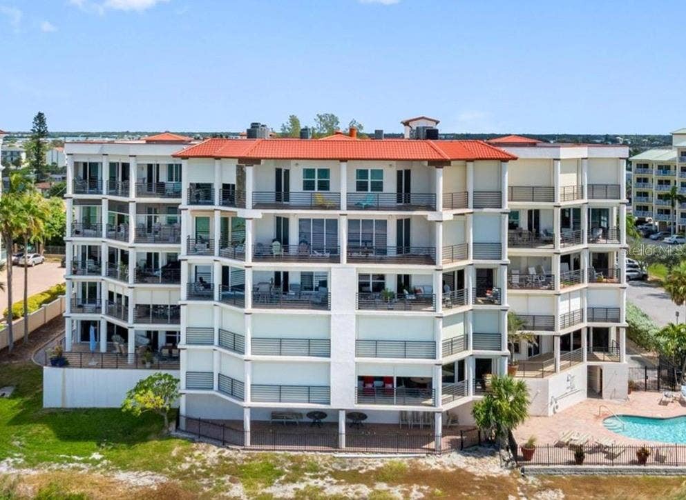 200 121ST AVENUE, #304, Treasure Island, FL 33706 Beachside, 3rd floor corner