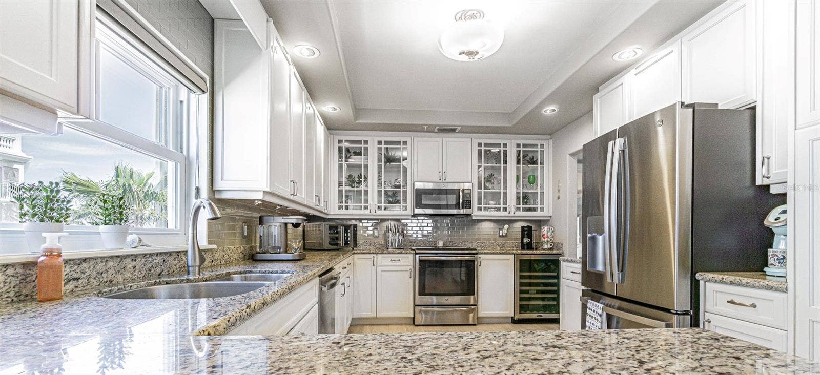 200 121ST AVENUE, #304, Treasure Island, FL 33706 Breakfast Bar into Kitchen
