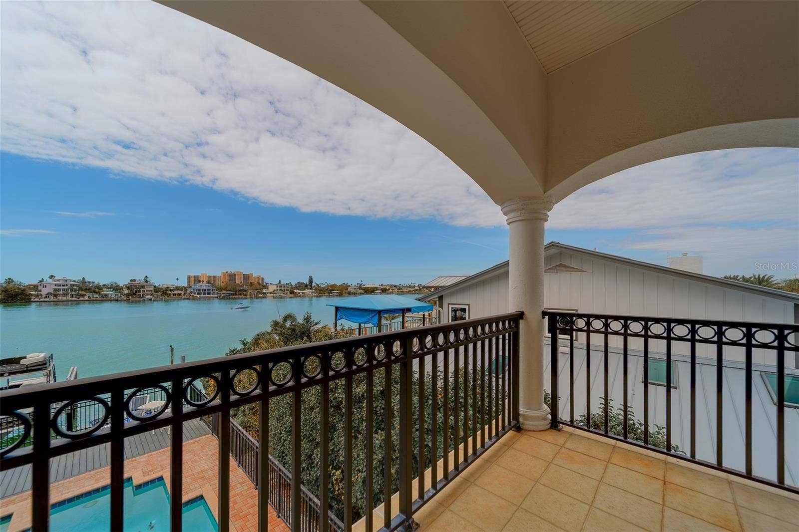 824 ISLAND WAY, Clearwater Beach, FL 33767 824 ISLAND WAY, Clearwater Beach, FL 33767