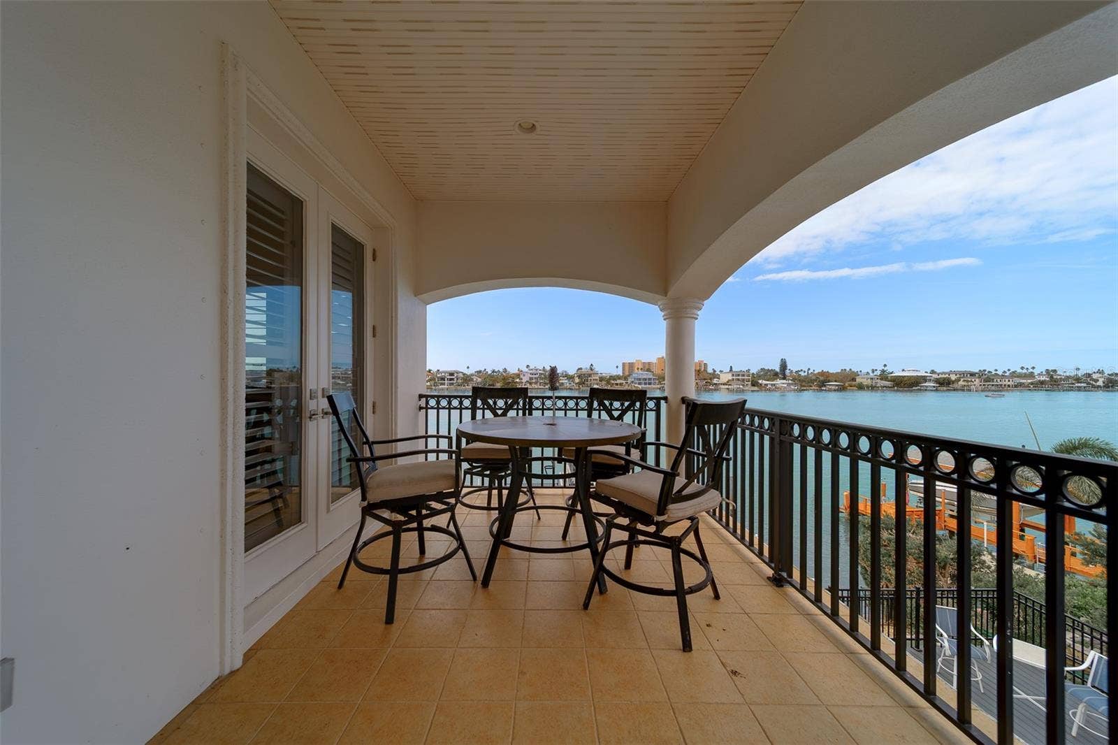 824 ISLAND WAY, Clearwater Beach, FL 33767 824 ISLAND WAY, Clearwater Beach, FL 33767