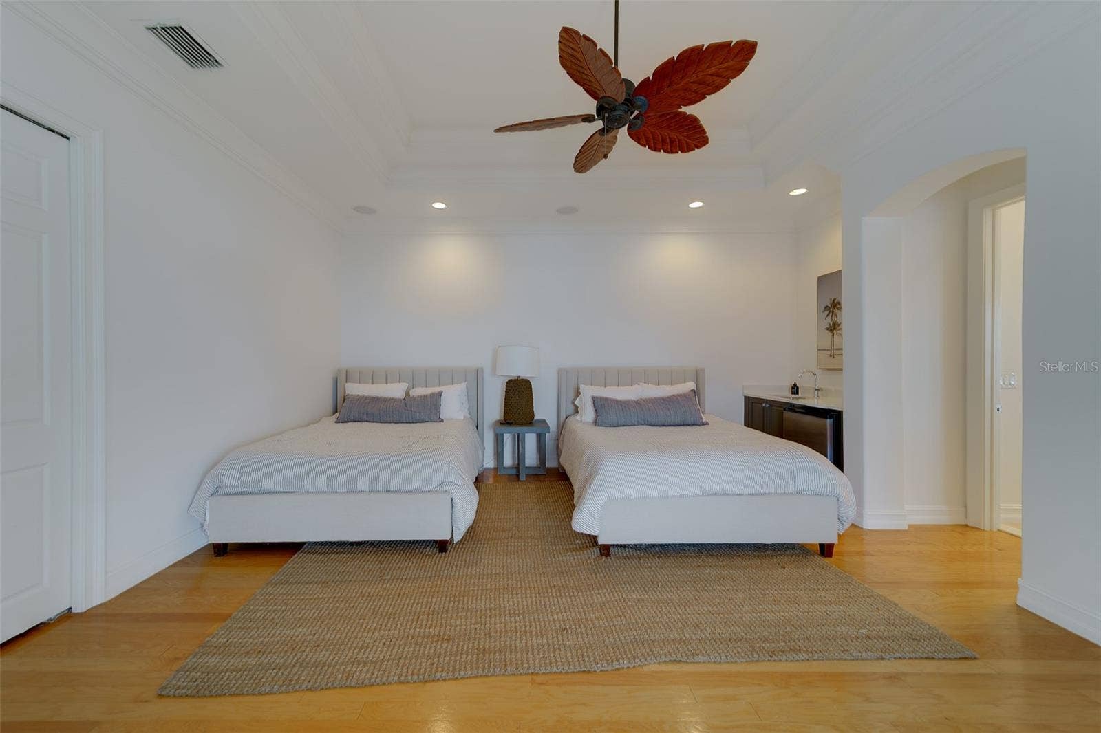824 ISLAND WAY, Clearwater Beach, FL 33767 824 ISLAND WAY, Clearwater Beach, FL 33767