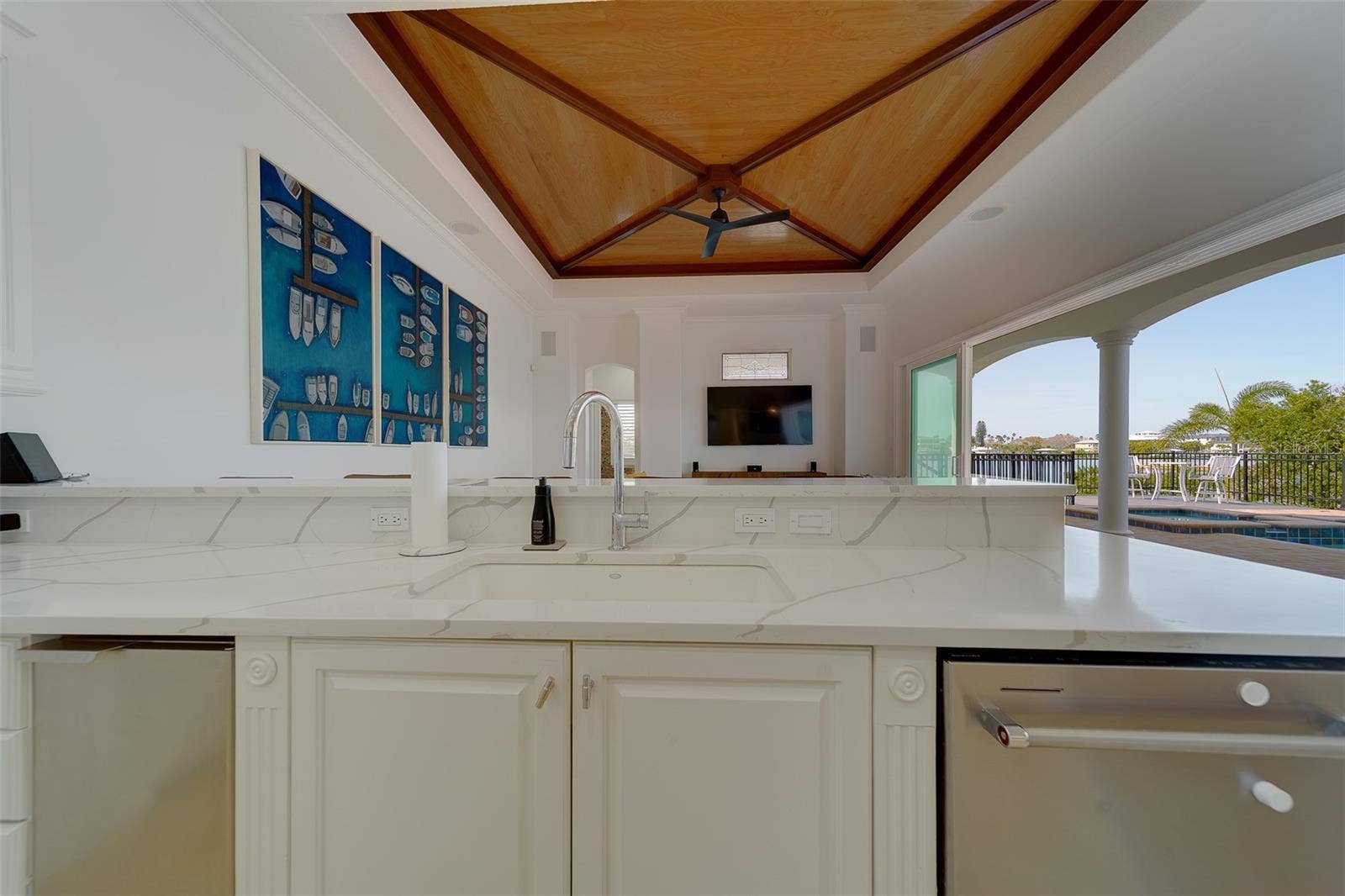 824 ISLAND WAY, Clearwater Beach, FL 33767 824 ISLAND WAY, Clearwater Beach, FL 33767