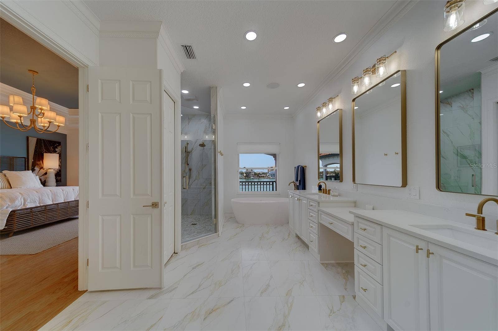 824 ISLAND WAY, Clearwater Beach, FL 33767 824 ISLAND WAY, Clearwater Beach, FL 33767