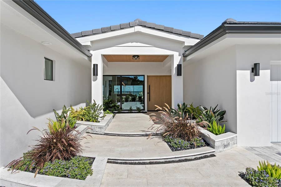 Property photo for 2580 E BAY ISLE DRIVE SE, St Petersburg, FL