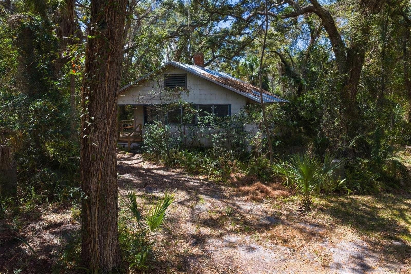 8004 BAY DRIVE, Tampa, FL 33635