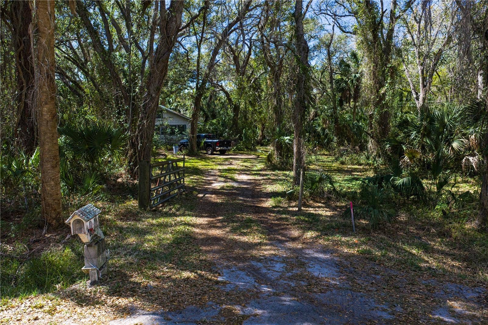 8004 BAY DRIVE, Tampa, FL 33635