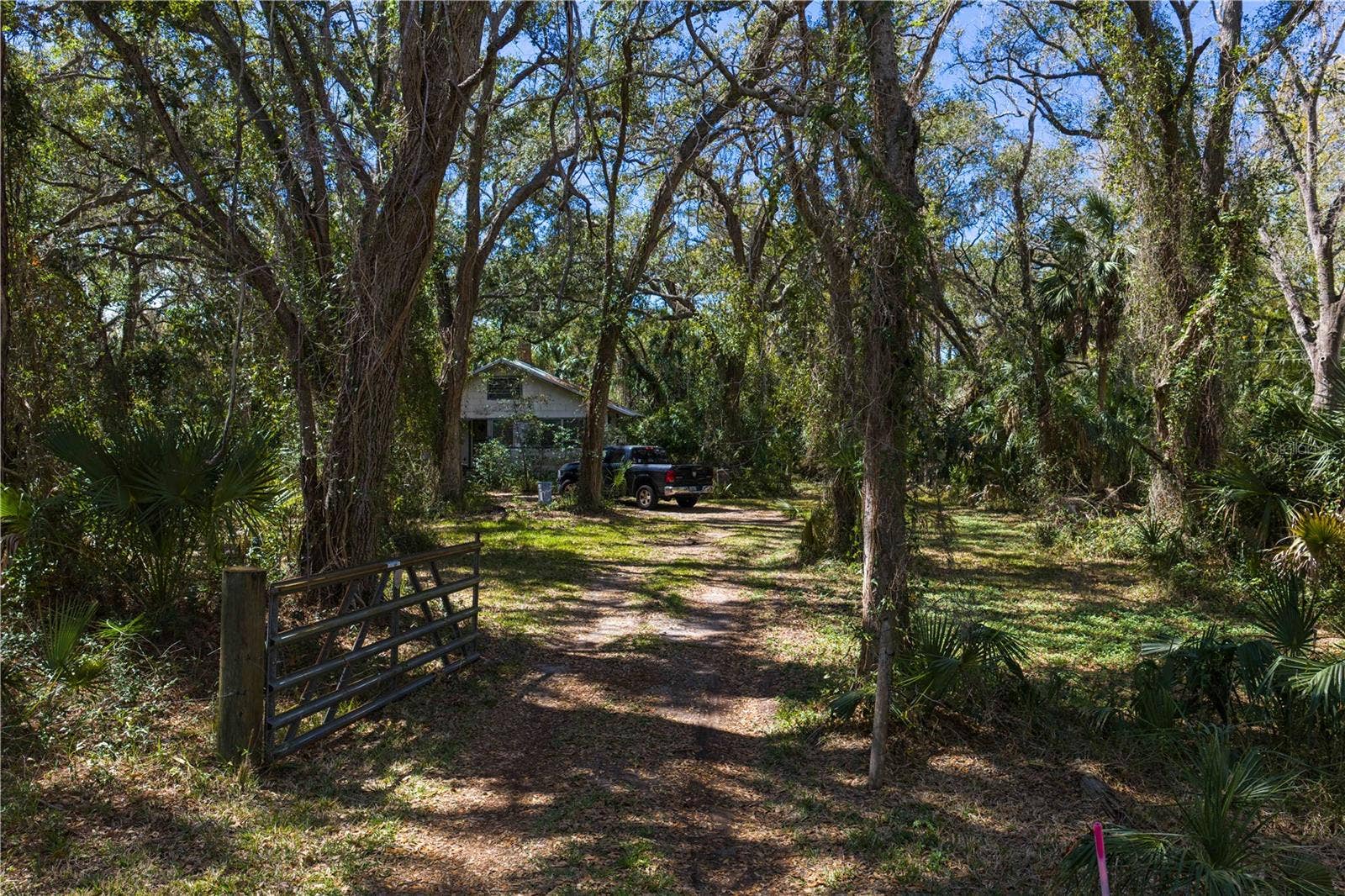 8004 BAY DRIVE, Tampa, FL 33635