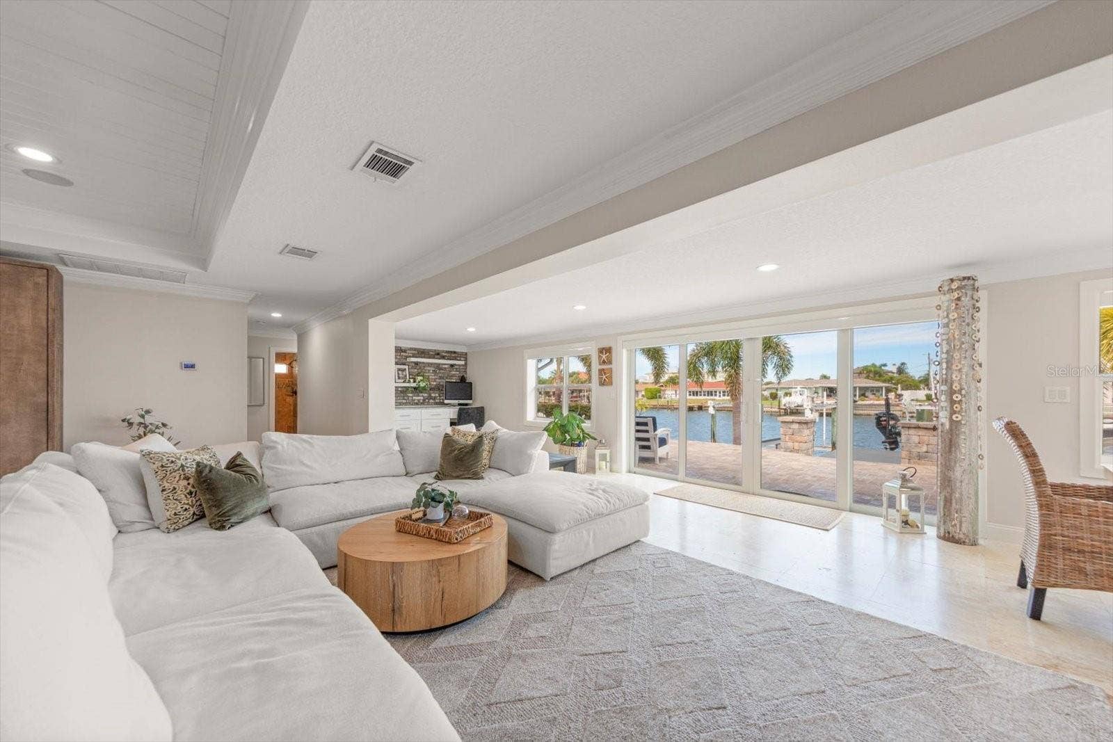 430 PALM ISLAND SE, Clearwater Beach, FL 33767