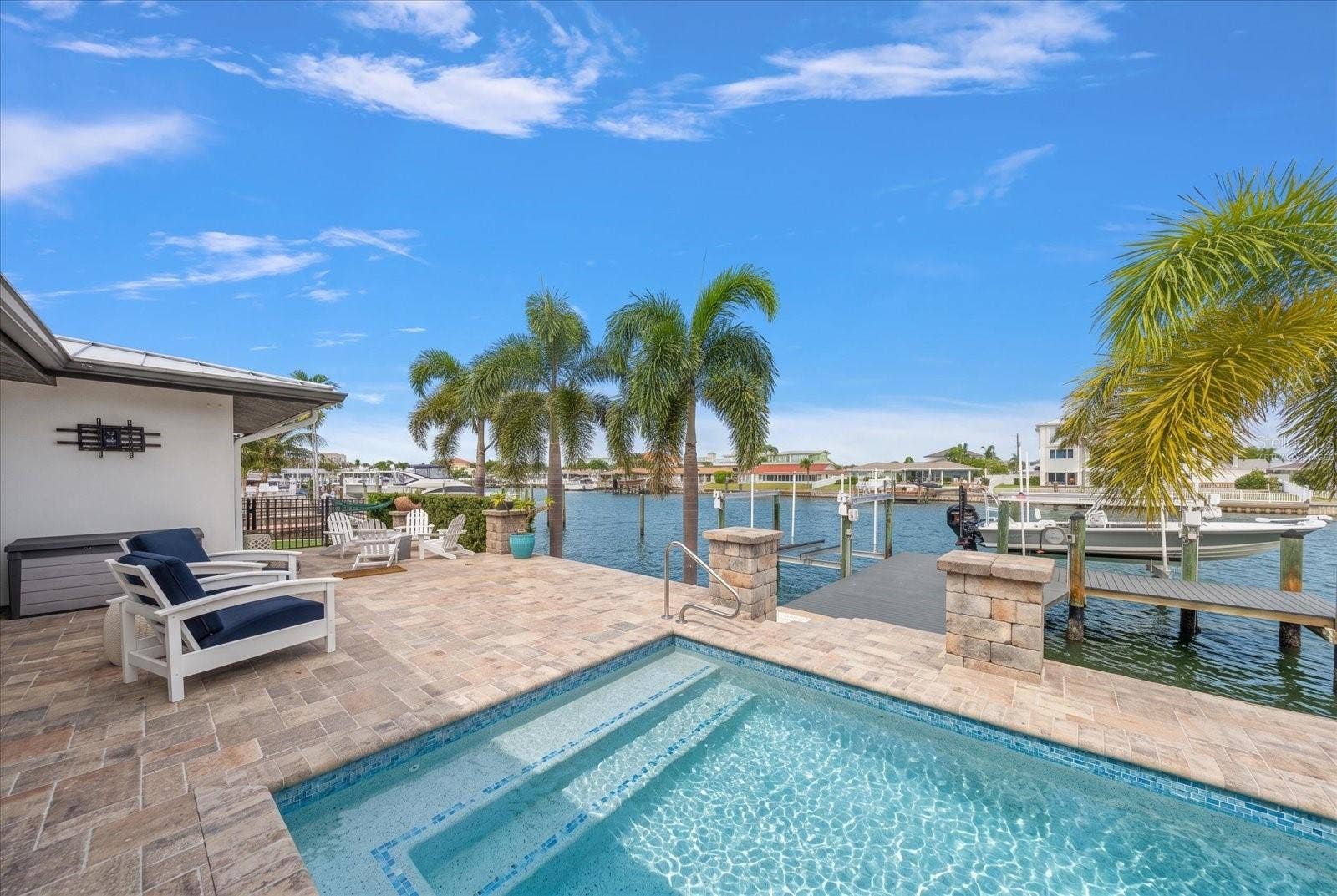 Virtually staged pool