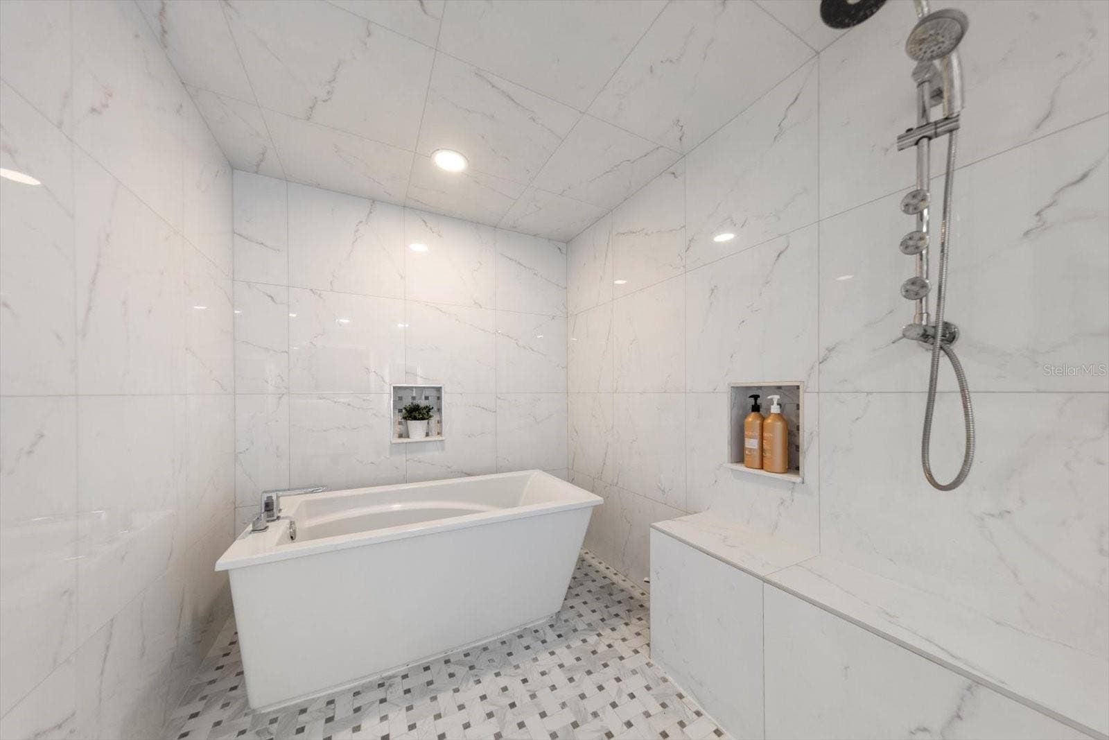 430 PALM ISLAND SE, Clearwater Beach, FL 33767