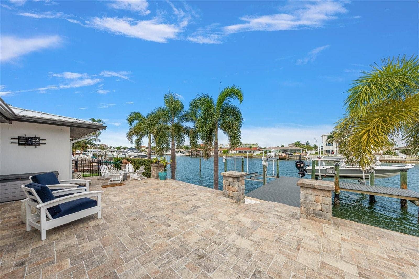 430 PALM ISLAND SE, Clearwater Beach, FL 33767
