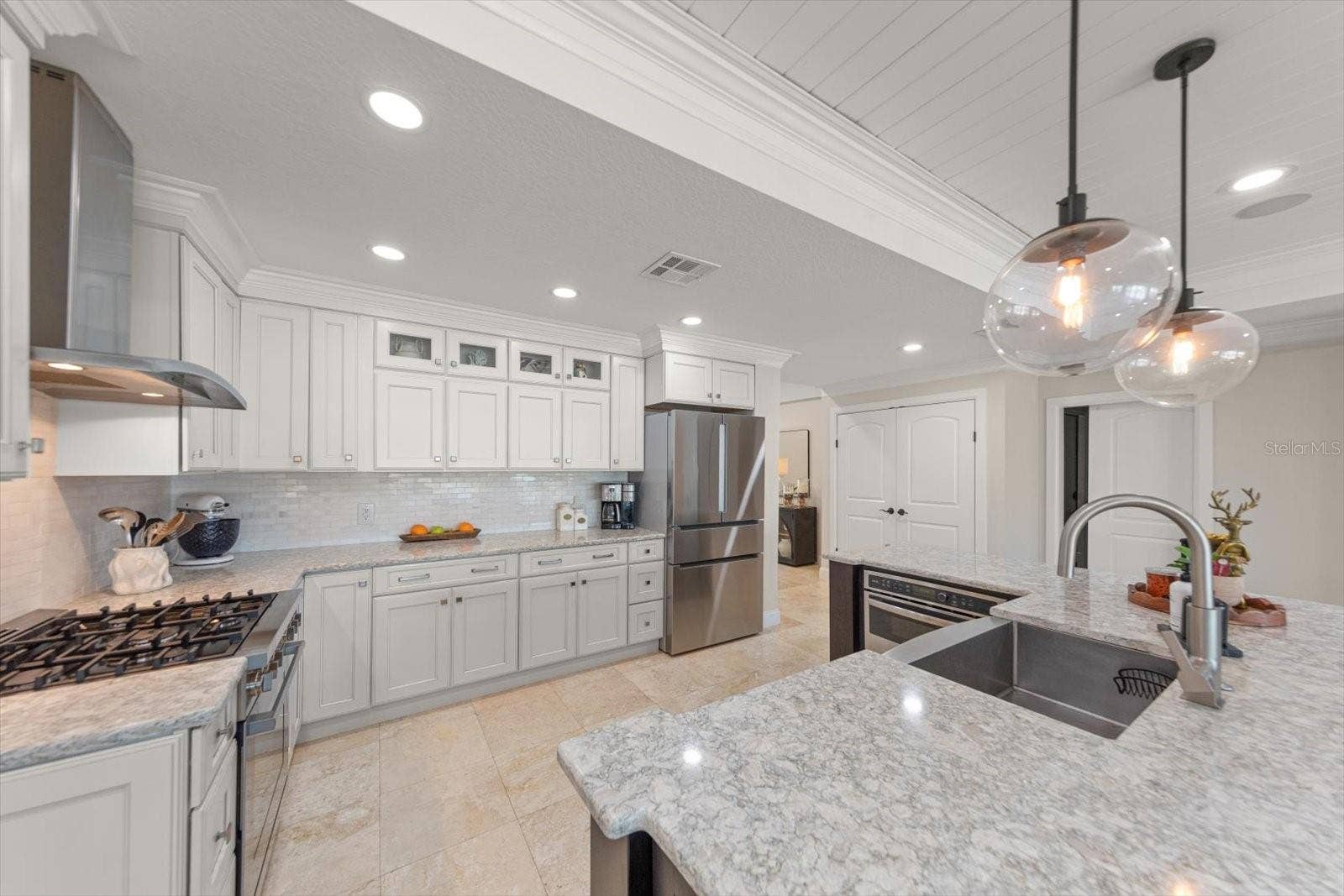 430 PALM ISLAND SE, Clearwater Beach, FL 33767