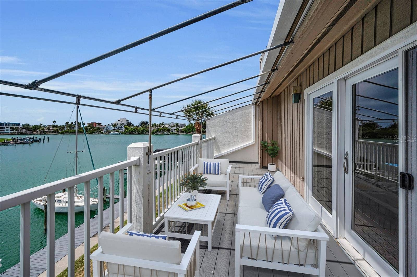 Virtually staged upper level deck