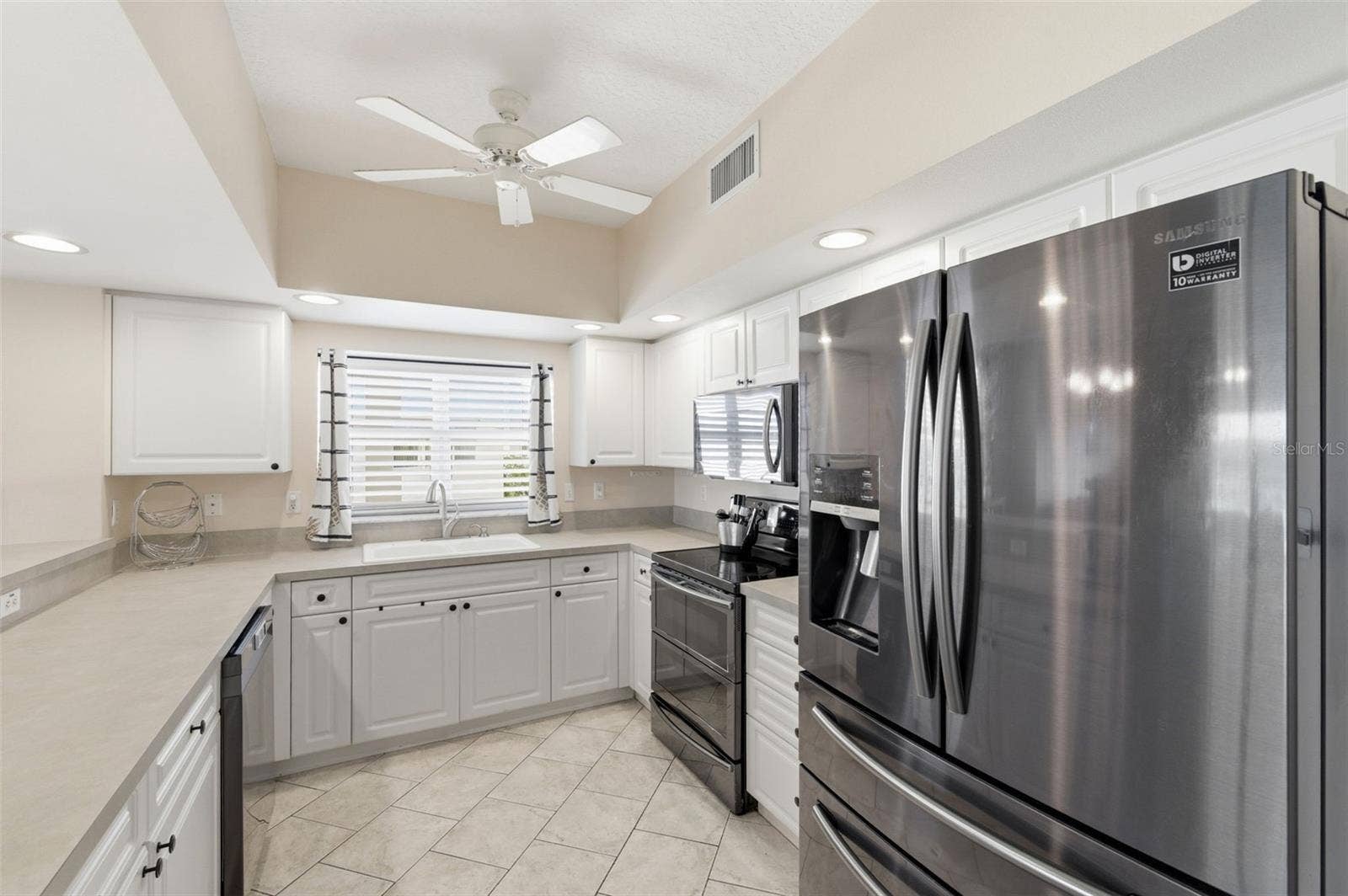 1200 COUNTRY CLUB DRIVE, #1206, Largo, FL 33771 1200 COUNTRY CLUB DRIVE, #1206, Largo, FL 33771