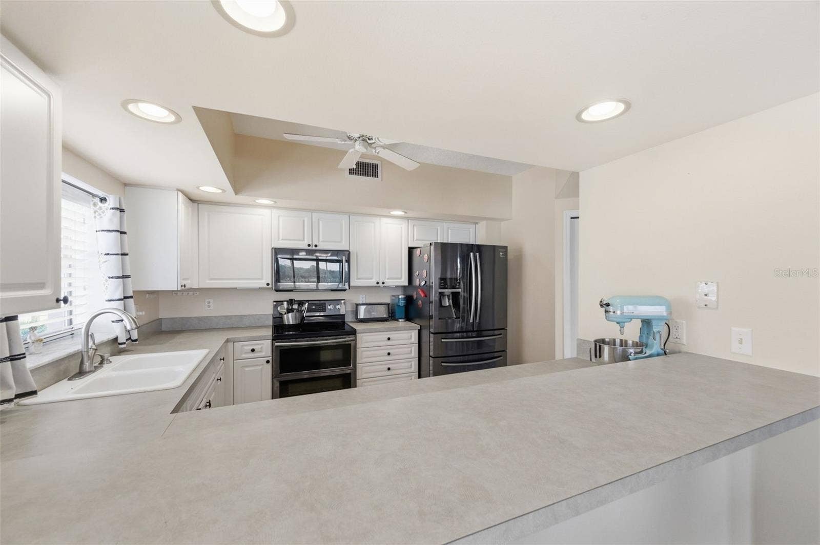1200 COUNTRY CLUB DRIVE, #1206, Largo, FL 33771 1200 COUNTRY CLUB DRIVE, #1206, Largo, FL 33771
