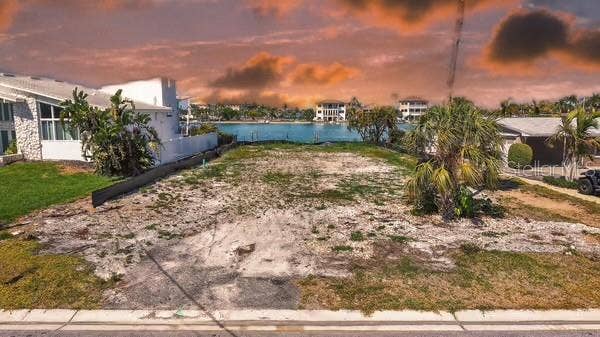 27 DOLPHIN DRIVE, Treasure Island, FL 33706 27 DOLPHIN DRIVE, Treasure Island, FL 33706
