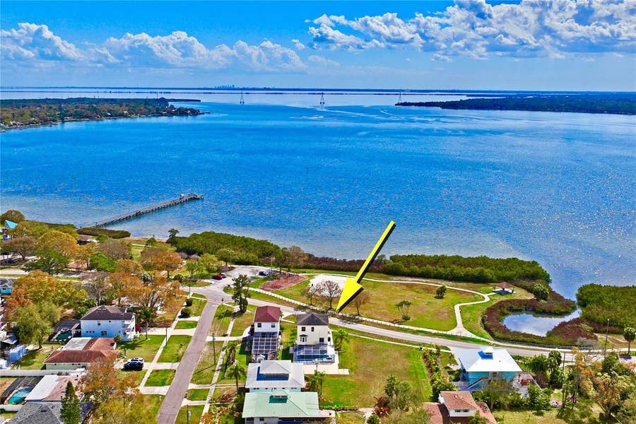 Property photo for 402 SHORE DRIVE W, Oldsmar, FL