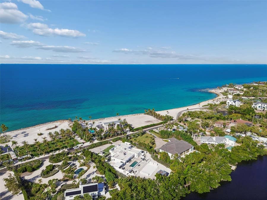 Property photo for 7647 SANDERLING ROAD, Sarasota, FL