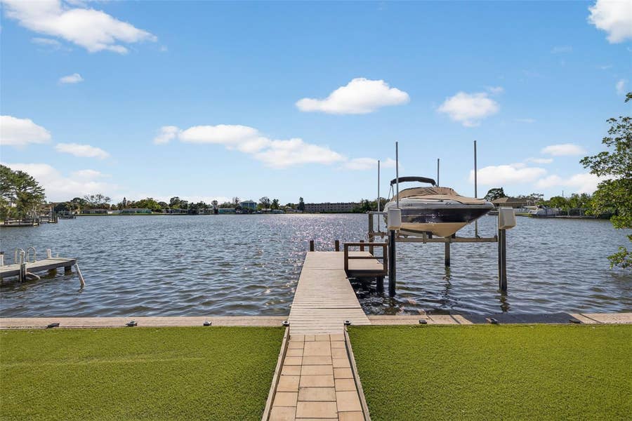 Property photo for 8848 SUNLIT COVE DRIVE NE, St Petersburg, FL