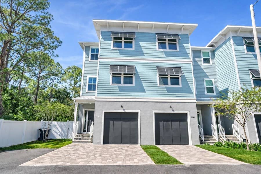 Property photo for 1237 SAVONA DRIVE NE, St Petersburg, FL