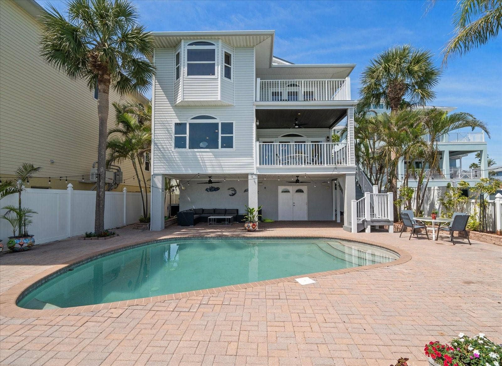 8685 E BAY DRIVE, Treasure Island, FL 33706 8685 E BAY DRIVE, Treasure Island, FL 33706