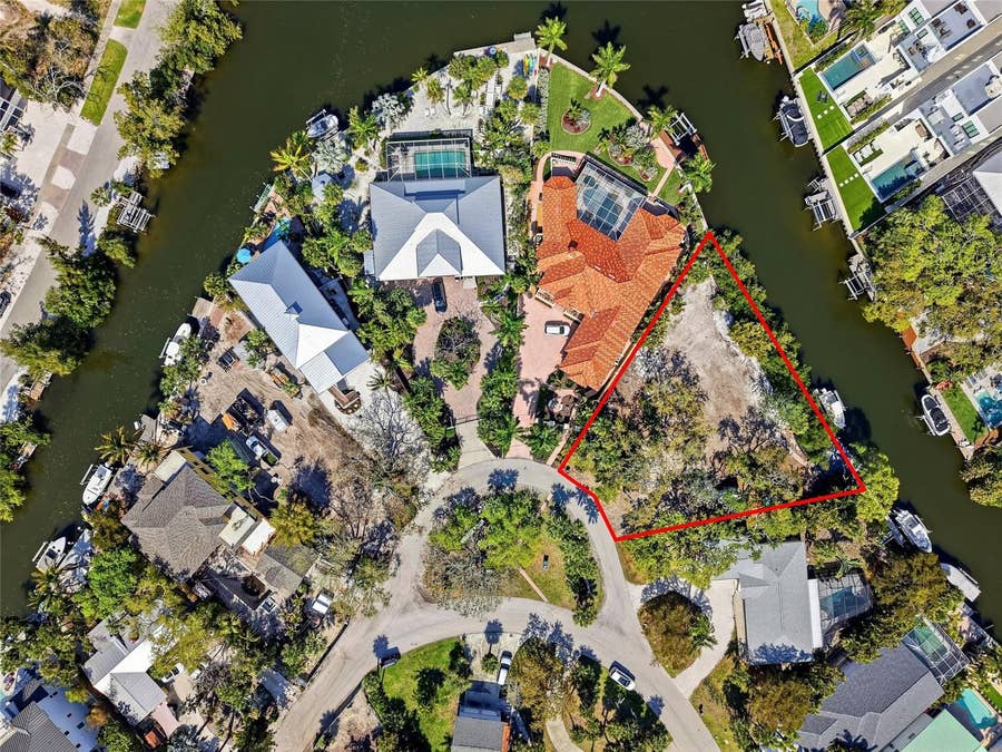 Property photo for 114 ISLAND CIRCLE, Sarasota, FL