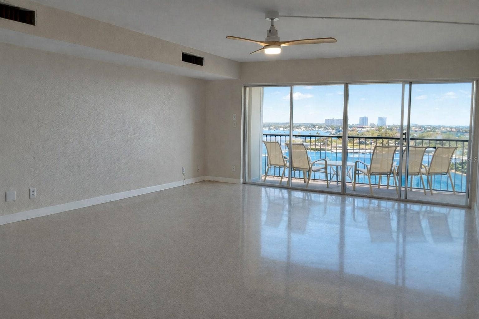 10355 PARADISE BOULEVARD, #608, Treasure Island, FL 33706 10355 PARADISE BOULEVARD, #608, Treasure Island, FL 33706