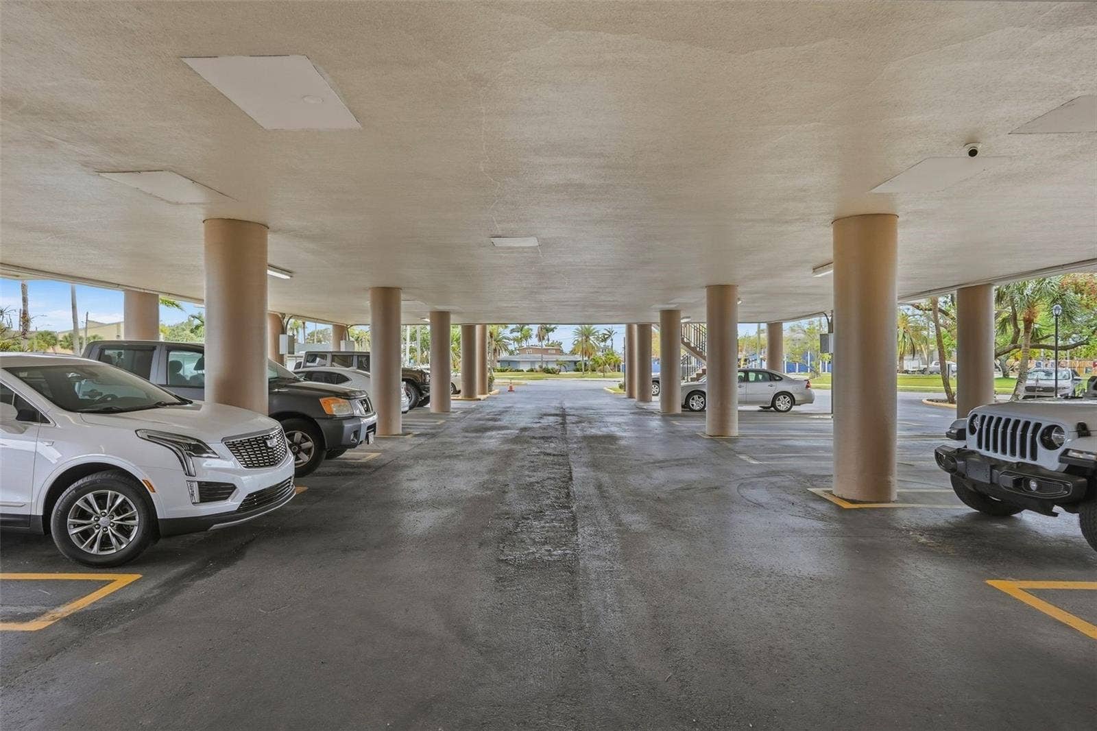 10355 PARADISE BOULEVARD, #608, Treasure Island, FL 33706 10355 PARADISE BOULEVARD, #608, Treasure Island, FL 33706