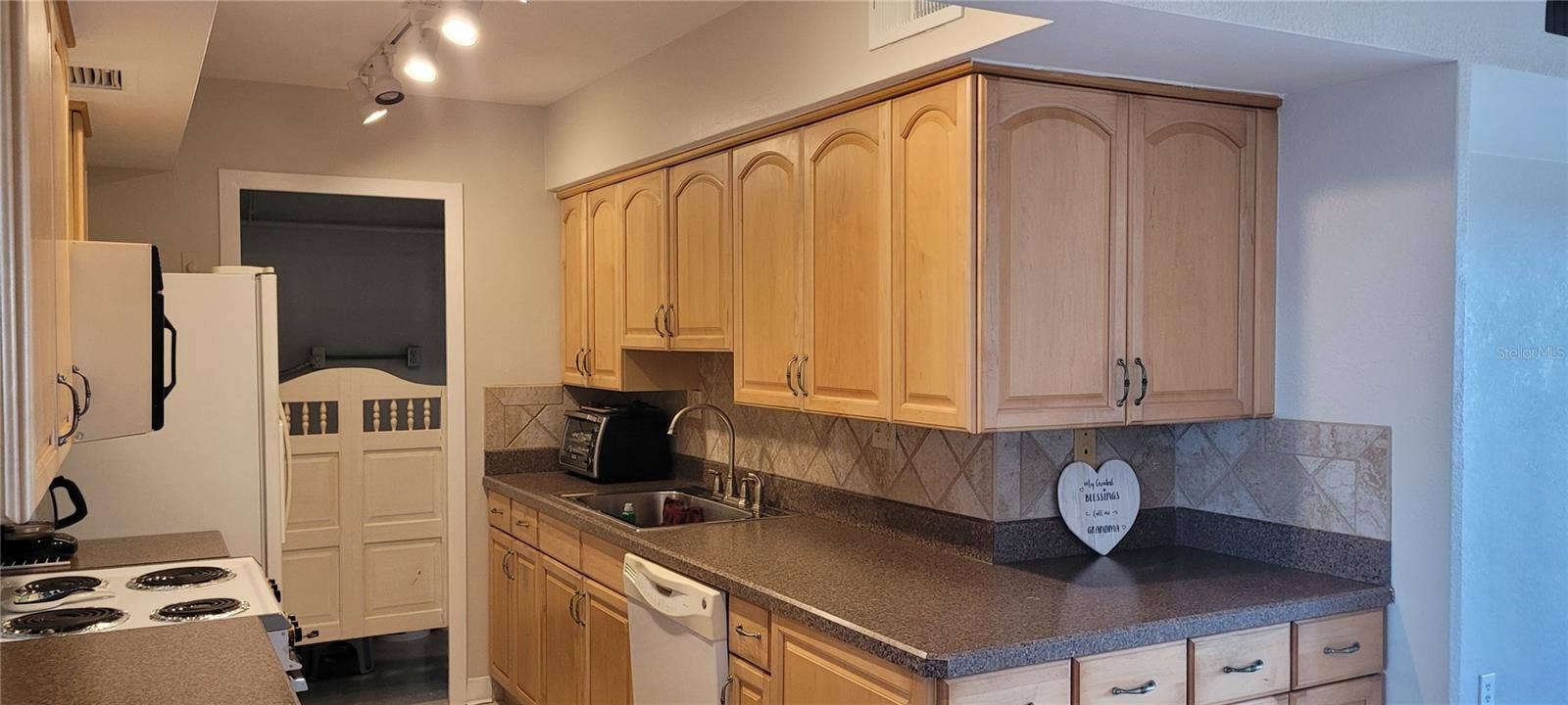 10355 PARADISE BOULEVARD, #608, Treasure Island, FL 33706 10355 PARADISE BOULEVARD, #608, Treasure Island, FL 33706