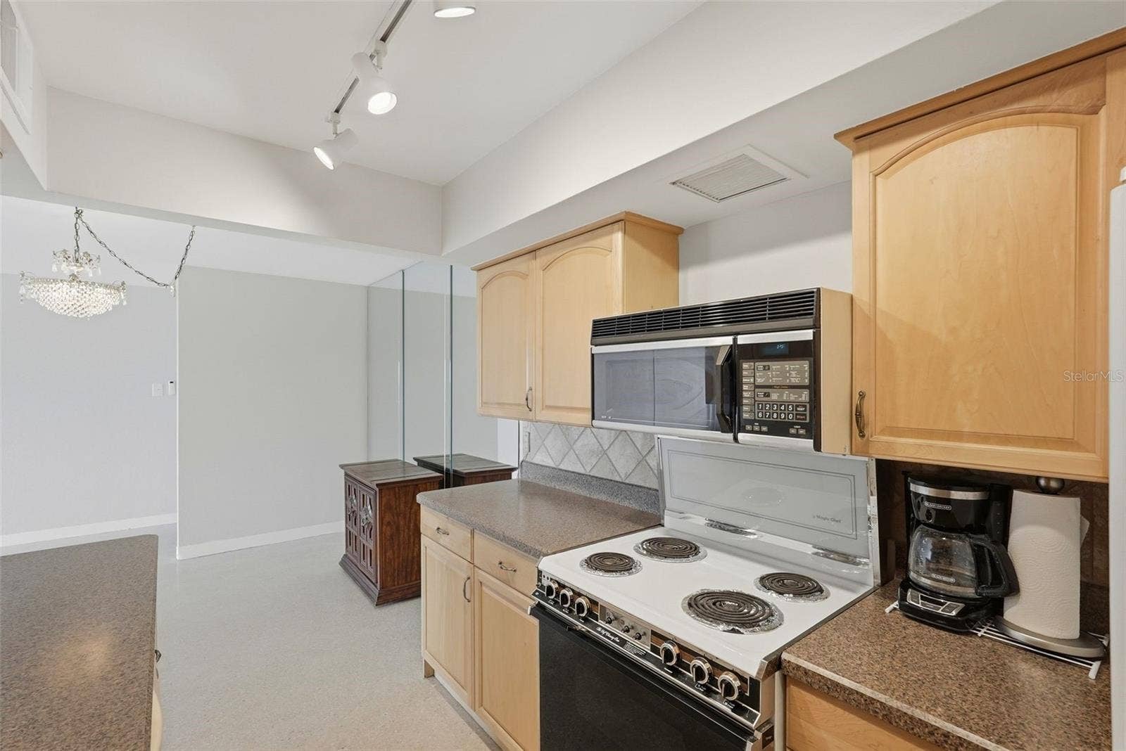 10355 PARADISE BOULEVARD, #608, Treasure Island, FL 33706 10355 PARADISE BOULEVARD, #608, Treasure Island, FL 33706