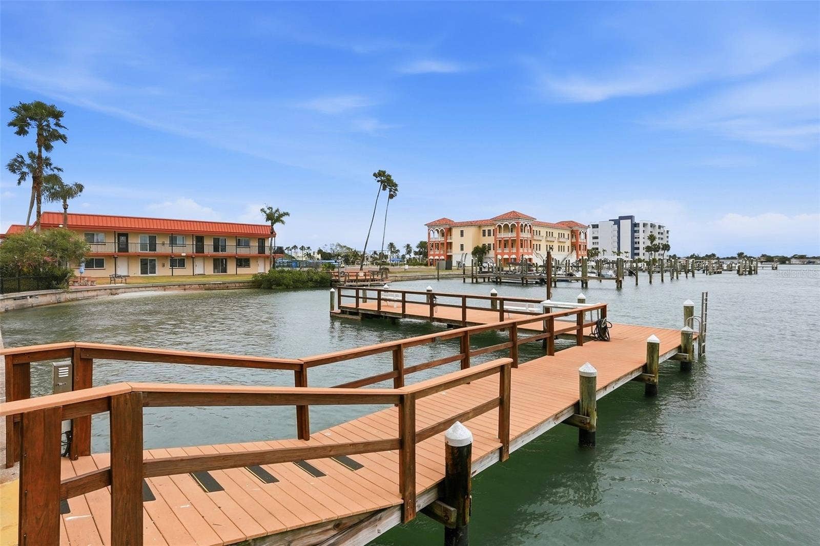 10355 PARADISE BOULEVARD, #608, Treasure Island, FL 33706 Fishing dock area